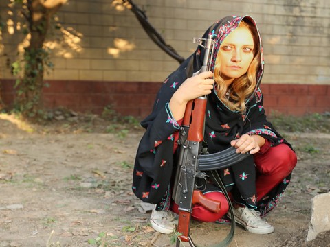 Emel Karaköse...PAKİSTAN SİNEMASINDA BİR TÜRK KIZI!..