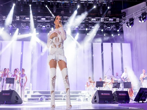 Bengü...HARBİYE'DE SALSA RÜZGARI!.