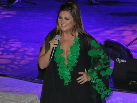 Sibel Can... BODRUM'DA DUYGU SELİ!