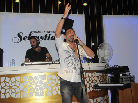 Altan Çetin... SEBASTİAN'DA KIRMIZI DÜET