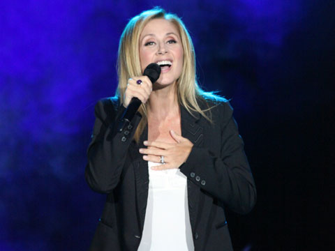 Lara Fabian... ÖNCE AĞAÇ DİKTİ, SONRA KONSER VERDİ!