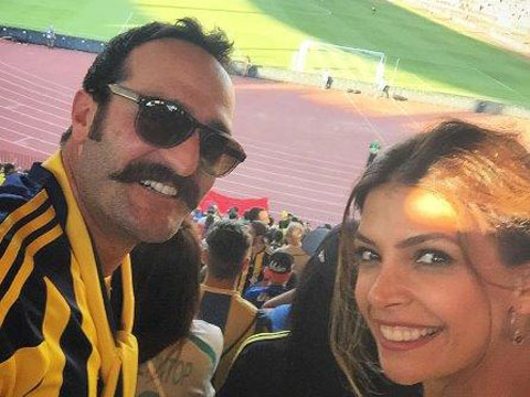 Timur - Eda Acar... BALAYINDA FENERBAHÇE'NİN ZAFERİNİ İZLEDİLER!