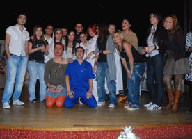 İKMYO TİYATRO KULÜBÜ ÖĞRENCİLERİ GÜZEL ŞARKICI EYLEM'İ "HASTA" ETTİLER