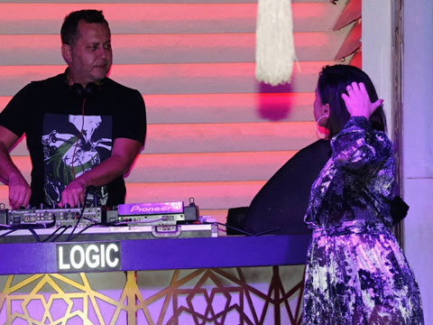 Gülşen -Ozan Çolakoğlu... ÇOLUK-ÇOCUK SAHNE ALMAYA DEVAM!