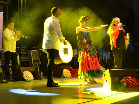 Suzan Kardeş... BALKAN EZGİLERİYLE BAYRAM NEŞESİ!