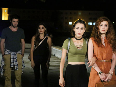 Aşk Laftan Anlamaz... HAYAT, MURAT'I KISKANDIRMAYA ÇALIŞIR!