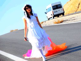 Ebru Üstüntaş... İTALYAN GELİN PİPPA BACCA İÇİN KLİP ÇEKTİ!