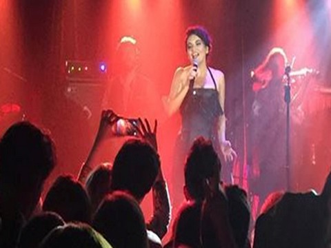 Göksel...KONSERİNDE SANAT GÜNEŞİ ZEKİ MÜREN'İ UNUTMADI!..