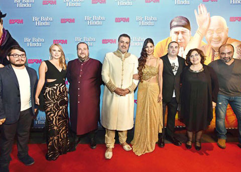 Bir Baba Hindu... OTANTİK GALA!