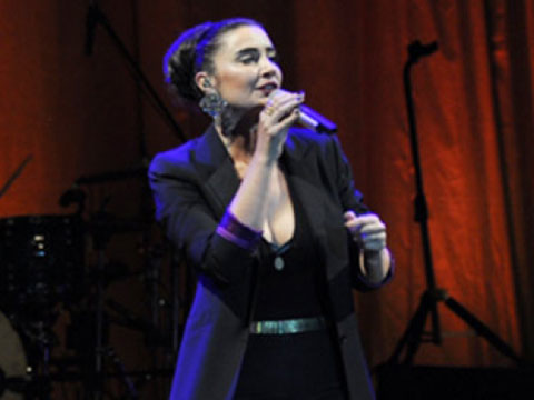 Sıla... MEMLEKETİ İZMİR'DE KONSER VERDİ!