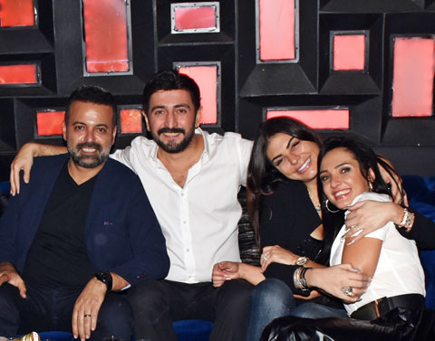 Ferman Toprak... SOSYETİK ÇİFTLE DAVUL ŞOV!