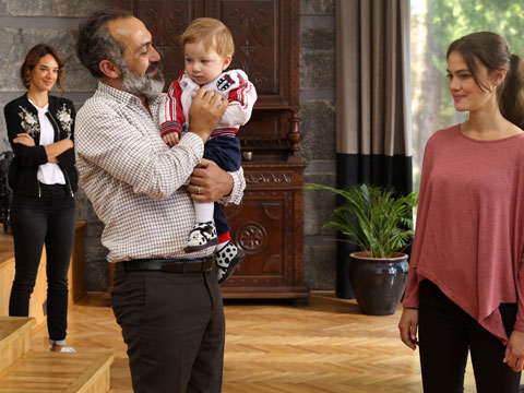 Bana Sevmeyi Anlat... LEYLA ÇILGINA DÖNER!