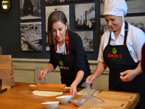 Merve Özbey...KAYSERİ'DE MANTI ŞOVU!..