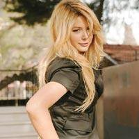 Aysun Kayacı... AYAĞINI BURKTU, BAYILDI!