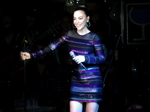 Ebru Gündeş... 'SEN ALLAHIN BİR LÜTFUSUN'