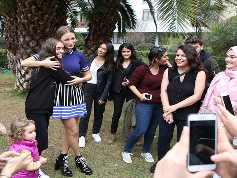 Serenay Sarıkaya...SEVENLERİNE SÜRPRİZ YAPTI!..