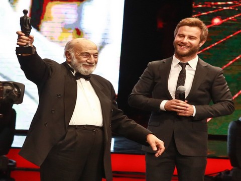 Yılmaz Gruda..."ANTALYA FİLM FESTİVALİ"NDEN ONUR ÖDÜLÜ!..