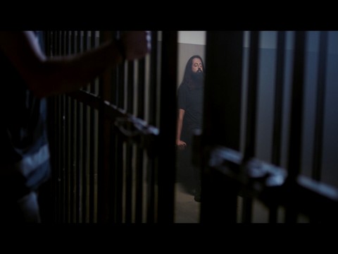 Koray Avcı...PARMAKLIKLAR ARDINDA!..