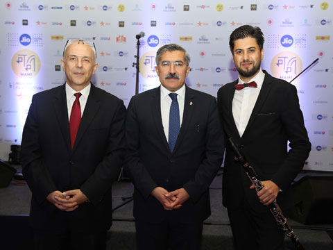 Serkan Çağrı...HİNDİSTAN'DA TÜRK EZGİLERİ İLE TÜRKİYE RÜZGARI ESTİRDİ!..