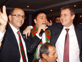 İzzet Yıldızhan... SIRA GECESİNDE DOLARLAR HAVADA UÇUŞTU!