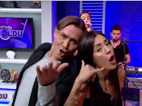 Armağan Çağlayan - Banu Parlak... EĞLENCELİ DÜET!