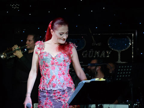 GÜNAY’DA CANDAN’DAN ŞARKILAR!