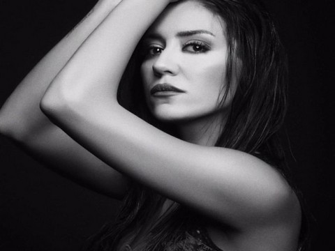 Banu Parlak... SOSYAL MEDYA FENOMENİ, MÜZİK DÜNYASINDA!.