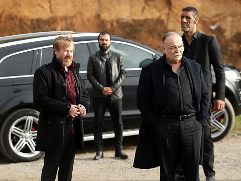 İçerde... SARP KİMSEYE YAKALANMADAN KENDİNİ AKLAMAK ZORUNDADIR!