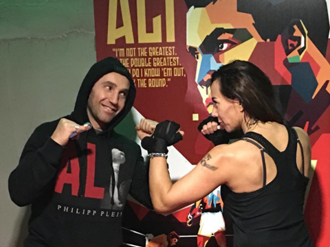 Asena... YANINA YAKLAŞAN YANAR !..