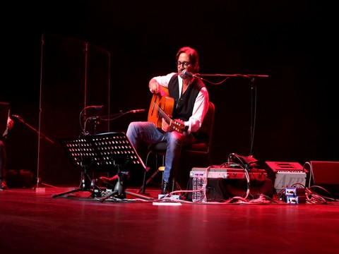 Al Di Meola... EFSANEVİ GİTAR VİRTÜÖZÜ İSTANBUL'DA FIRTINA GİBİ ESTİ!.