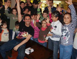 Faruk K... "MADONNA'NIN ENERJİSİNİ HİSSETMEK İÇİN BU TİŞÖRTÜ SIK SIK GİYİYORUM"!