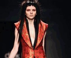 Dilek Hanif... PARİS'TE ŞOV YAPTI!