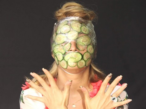 Gupse Özay... "SALATALIK GÜZELİ", "DOMATES GÜZELİ"NE KARŞI!..