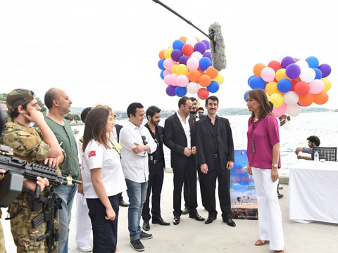 Demet Akbağ ile Çok Aramızda... ŞAKALAMADAN KAÇIŞ YOK!