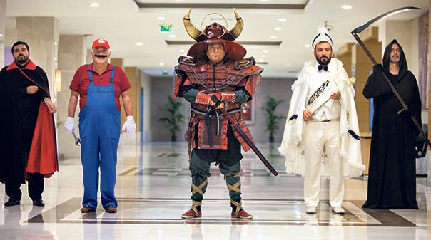 Adam Mısın... BEYAZ FUTBOL EKİBİ SİNEMADA ÇAKILDI!