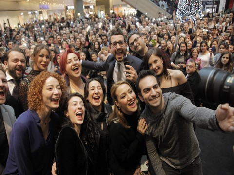 Görümce... İZMİR'İ KAHKAHAYA BOĞDU!..