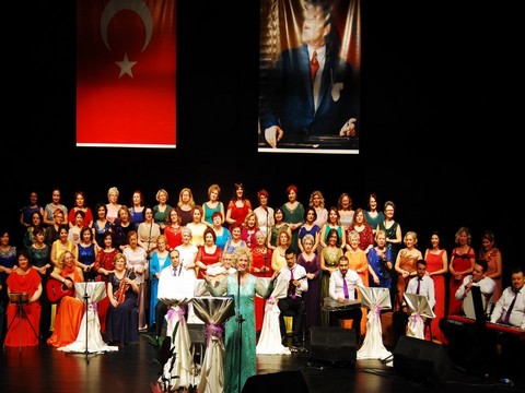 Nilüfer Kadın Korosu... BU KEZ ÖĞRENCİLER İÇİN SAHNEDEYDİLER!..