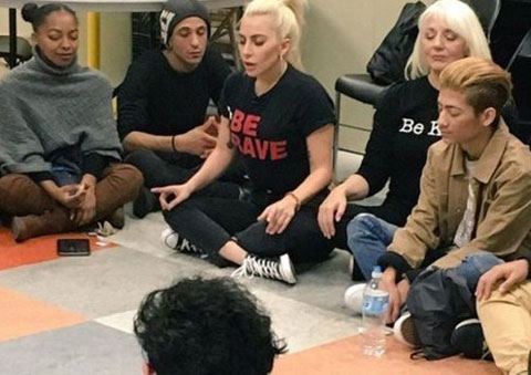 Lady Gaga... HASTALIĞINI İLK DEFA ANLATI!