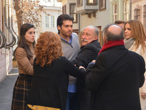 Hangimiz Sevmedik... MÜNİR HAFIZASINI KAYBEDİYOR ORTALIK KARIŞIYOR!