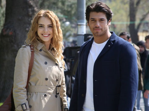 Selen Soyder - Can Yaman... YAPIM ŞİRKETİNDEN RADİKAL KARAR!