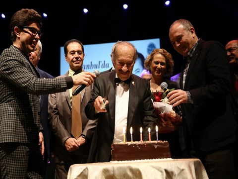 Mustafa Sağyaşar... 84. YAŞINI CRR SAHNESİ'NDE KUTLADI!..