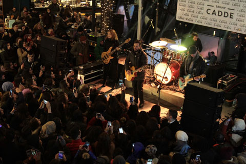 Emre Aydın... SOĞUK HAVADA SICAK KONSER!