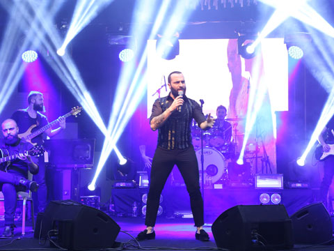 Berkay... YILBAŞI SAHNESİNDE DOĞUM GÜNÜNÜ KUTLADI!