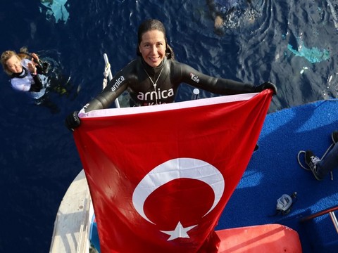Acun Ilıcalı… DERYA CAN’IN REKORLARINI NEDEN YOK SAYIYOR?..