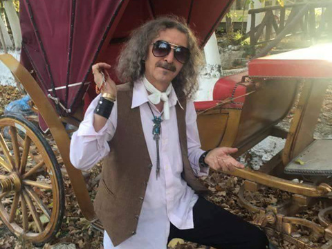 Denizlili Hurşit... BARIŞ MANÇO'NUN GİTARI UĞURLU GELDİ!