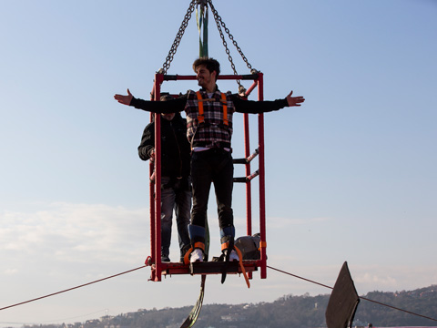 Berk Atan... 54 METREDEN ATLADI!