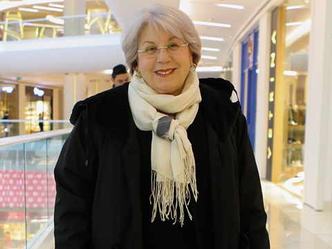 Zerrin Sumer... TİYATRO BURNUMDA TÜTÜYOR!