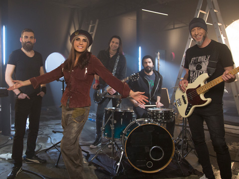 Ayşegül Aldinç... YÜKSEK SADAKAT İLE KLİP!