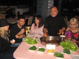 ÜNLÜLERİN MENAJERİ VE TÜRKÜCÜ MEHMET GÜÇLÜ YOĞUN BAKIMDA...