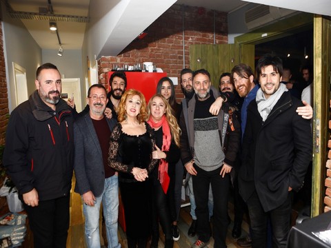 "Kader Arkadaşım"... KAMURAN AKKOR TİYATRO SAHNESİNDE!..